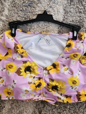 Pink Sunflower Crop Top. NWT